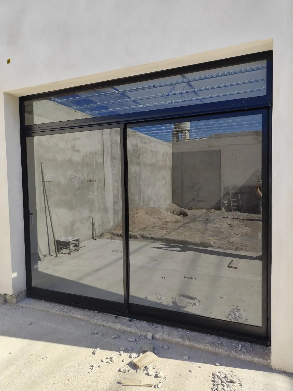 Aberturas a Medida: Vidrio y Acero para Vivienda Completa