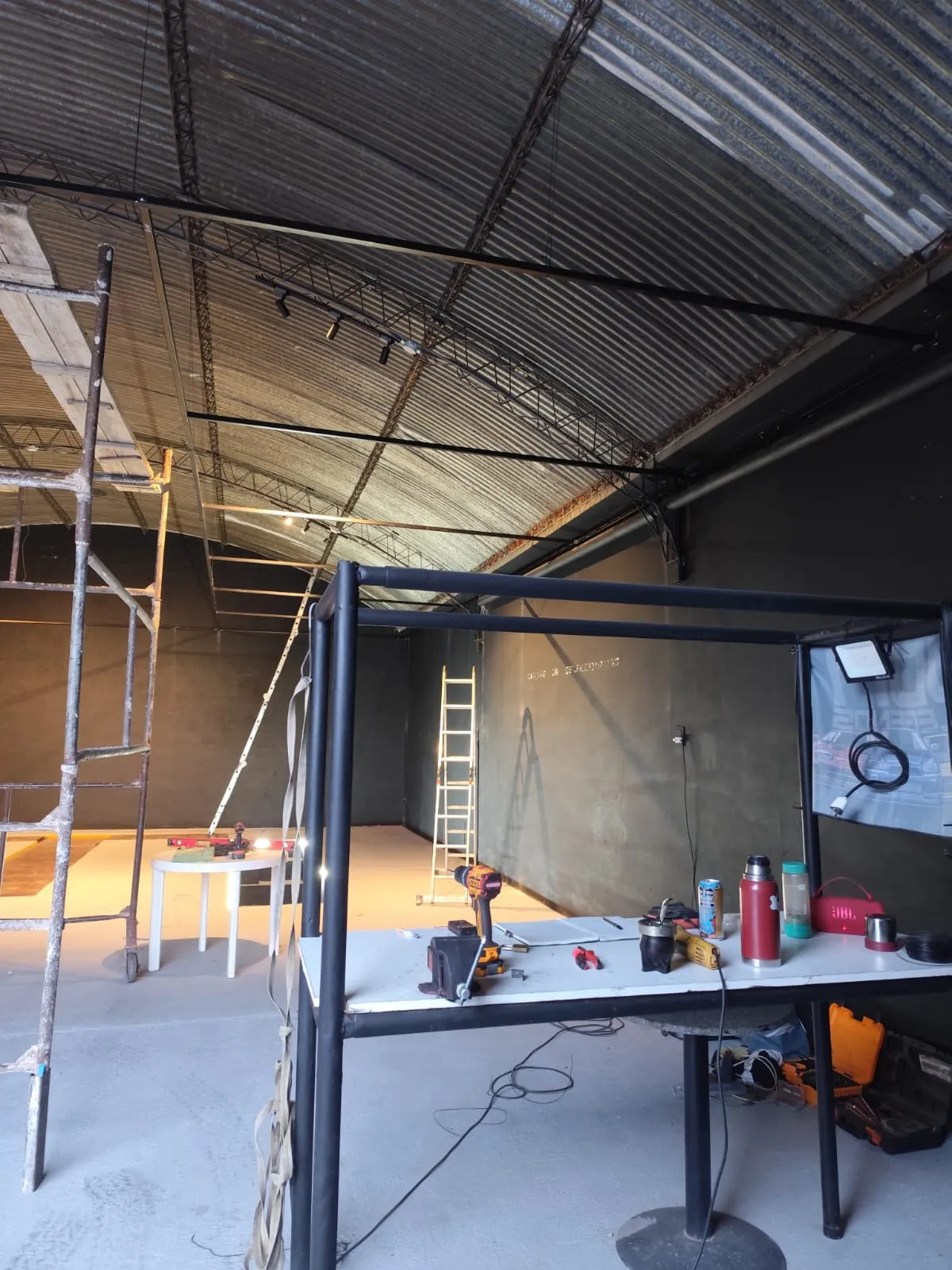 Cerramiento Industrial: Aberturas de Acero para Galpón
